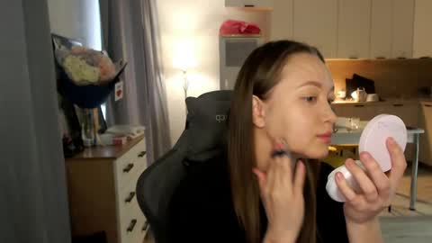 _lalune_ online show from April 2026 11:27:01 AM