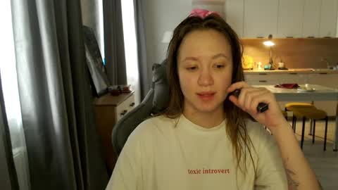 Snapshot of _lalune_ chatting on April 2026 10:25:01 AM _lalune_ online show from April 2026 10:25:01 AM