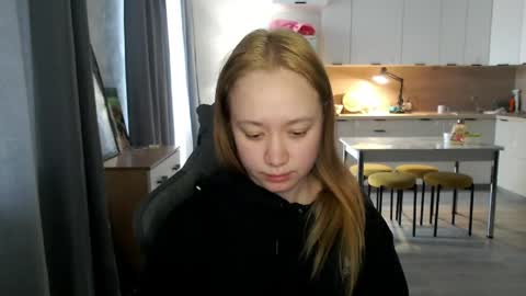 Snapshot of _lalune_ chatting on May 2026 04:07:02 AM _lalune_ online show from May 2026 04:07:02 AM