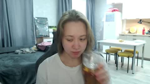 Snapshot of _lalune_ chatting on May 2026 11:17:02 AM _lalune_ online show from May 2026 11:17:02 AM