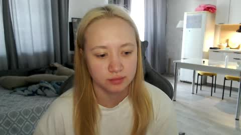 Snapshot of _lalune_ chatting on May 2026 08:43:02 AM _lalune_ online show from May 2026 08:43:02 AM