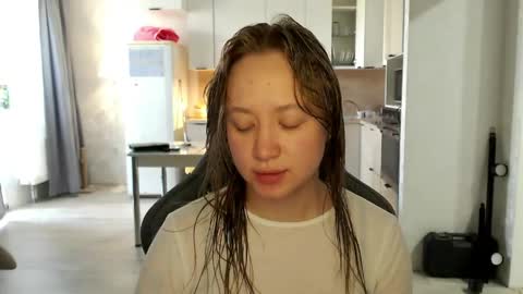 Snapshot of _lalune_ chatting on June 2026 10:42:02 AM _lalune_ online show from June 2026 10:42:02 AM