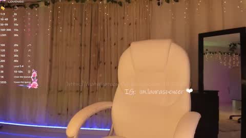 Snapshot of _lauraspencer_ chatting on September 2025 05:42:01 AM Laura online show from September 2025 05:42:01 AM