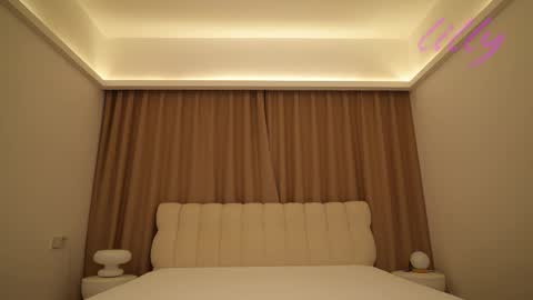 _lillilly_ online show from October 2025 05:30:01 AM