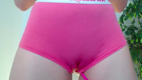 Mila  online show from October 2025 09:28:02 AM