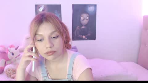 Snapshot of _lloou_ chatting on June 2026 09:42:02 PM Sofia 3 online show from June 2026 09:42:02 PM