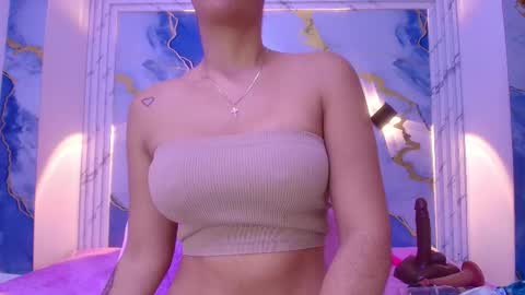 Lorrayne online show from November 2025 12:04:01 PM