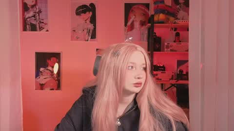 Snapshot of _lovelylove_ chatting on April 2026 08:18:01 PM Ann online show from April 2026 08:18:01 PM