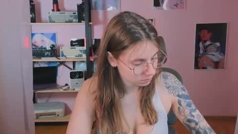 Snapshot of _lovelylove_ chatting on April 2026 05:12:02 AM Ann online show from April 2026 05:12:02 AM