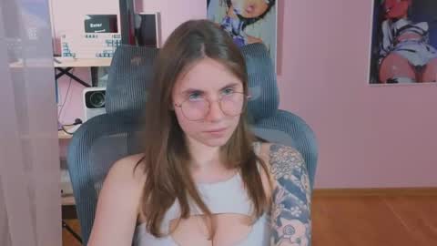 Snapshot of _lovelylove_ chatting on April 2026 08:20:02 PM Ann online show from April 2026 08:20:02 PM