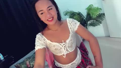 Snapshot of _lovelyyan69_ chatting on November 2025 04:44:01 AM _lovelyyan69_ online show from November 2025 04:44:01 AM