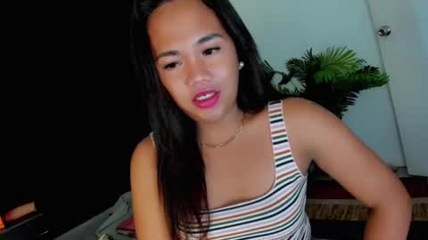 Snapshot of _lovelyyan69_ chatting on December 2025 11:16:02 AM _lovelyyan69_ online show from December 2025 11:16:02 AM