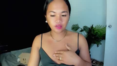 Snapshot of _lovelyyan69_ chatting on December 2025 09:49:01 AM _lovelyyan69_ online show from December 2025 09:49:01 AM