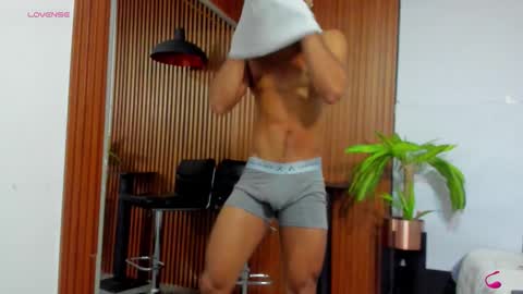 _luca_flame online show from November 2025 02:01:01 AM