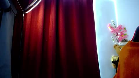 _luna10 online show from December 2025 09:42:01 PM