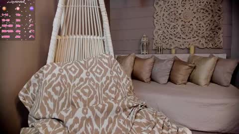  Luna  online show from February 2025 12:39:01 PM