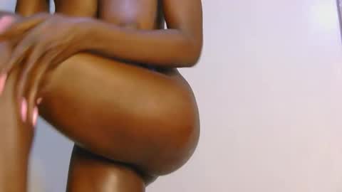 Luna online show from November 2025 10:19:01 AM