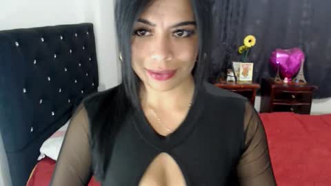 QUEEN online show from November 2025 01:28:01 AM