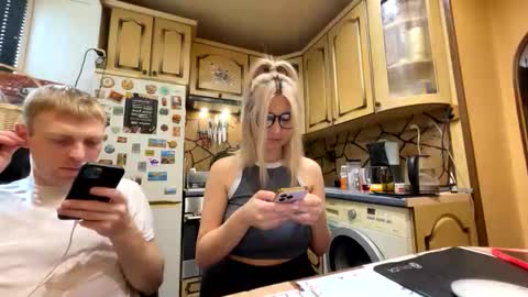 Snapshot of _magic_kis chatting on April 2026 07:09:01 AM _magic_kis online show from April 2026 07:09:01 AM