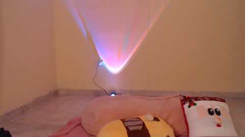 Snapshot of _maiahairy_ chatting on December 2024 12:45:02 AM Maia online show from December 2024 12:45:02 AM