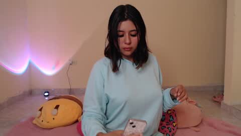 Snapshot of _maiahairy_ chatting on January 2025 12:06:02 PM Maia online show from January 2025 12:06:02 PM
