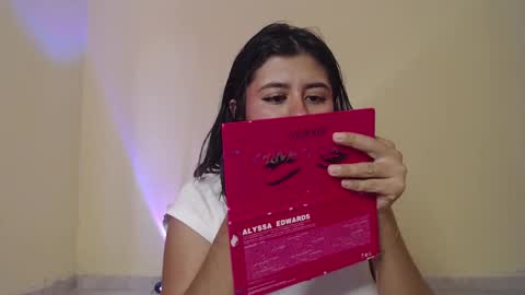 Snapshot of _maiahairy_ chatting on February 2025 01:27:01 PM Maia online show from February 2025 01:27:01 PM