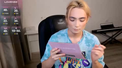 _meow_neko_ online show from January 2026 10:23:01 PM