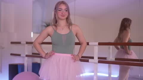 Snapshot of _meowwluffy_ chatting on November 2025 11:47:01 AM Feiia online show from November 2025 11:47:01 AM