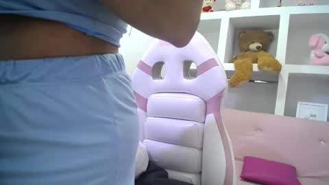  Mia  online show from January 2025 01:00:01 PM