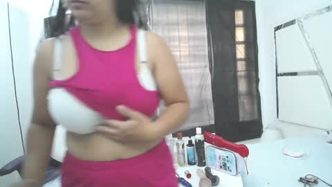  Mia  online show from January 2025 12:00:01 PM