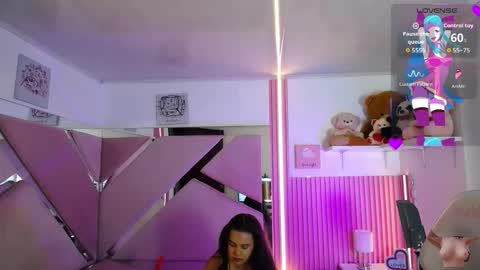  Mia  online show from October 2025 12:57:02 PM