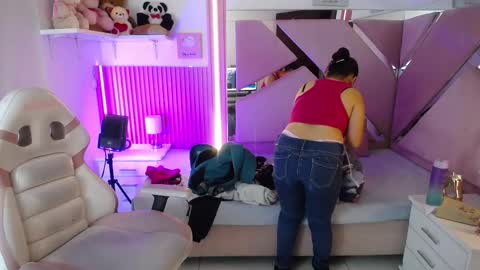  Mia  online show from January 2026 12:43:01 PM