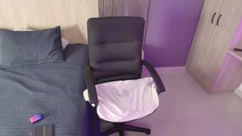 _miamiller_ online show from February 2025 02:29:02 AM