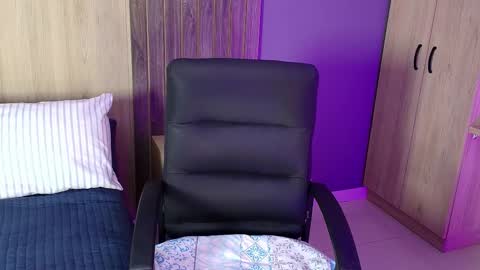 _miamiller_ online show from March 2025 11:03:02 PM