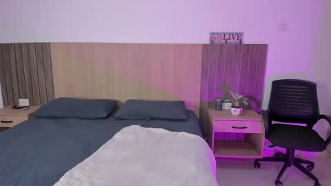 _miamiller_ online show from September 2025 08:12:02 PM