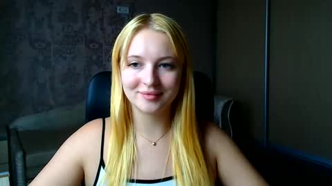 Snapshot of _mila_la_ chatting on June 2026 02:33:01 PM Melanie online show from June 2026 02:33:01 PM