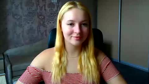 Snapshot of _mila_la_ chatting on June 2026 09:36:02 AM Melanie online show from June 2026 09:36:02 AM