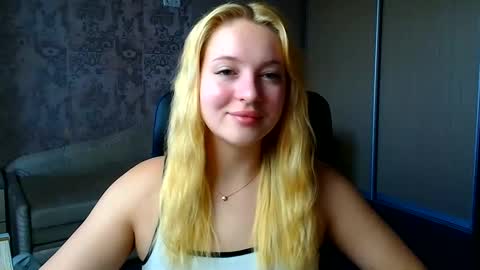 Snapshot of _mila_la_ chatting on June 2026 06:14:02 AM Melanie online show from June 2026 06:14:02 AM