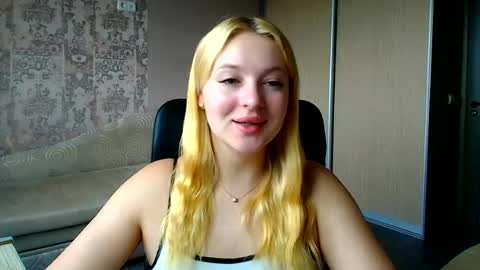 Snapshot of _mila_la_ chatting on June 2026 10:23:01 AM Melanie online show from June 2026 10:23:01 AM