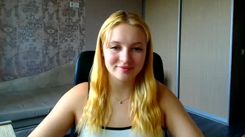 Snapshot of _mila_la_ chatting on June 2026 11:41:01 AM Melanie online show from June 2026 11:41:01 AM