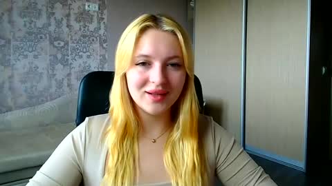 Snapshot of _mila_la_ chatting on June 2026 11:59:01 AM Melanie online show from June 2026 11:59:01 AM