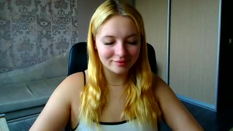 Snapshot of _mila_la_ chatting on June 2026 10:10:01 AM Melanie online show from June 2026 10:10:01 AM