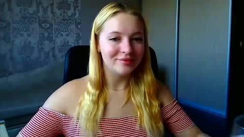 Snapshot of _mila_la_ chatting on June 2026 08:26:01 AM Melanie online show from June 2026 08:26:01 AM