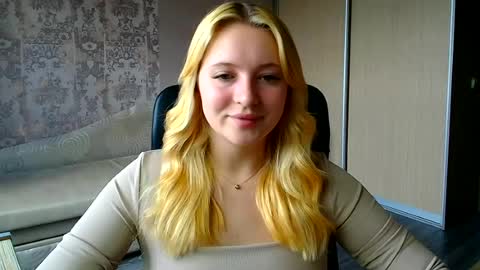 Snapshot of _mila_la_ chatting on July 2026 12:11:01 PM Melanie online show from July 2026 12:11:01 PM