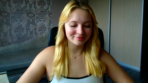 Snapshot of _mila_la_ chatting on July 2026 10:01:01 AM Melanie online show from July 2026 10:01:01 AM