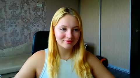 Snapshot of _mila_la_ chatting on July 2026 09:24:01 AM Melanie online show from July 2026 09:24:01 AM