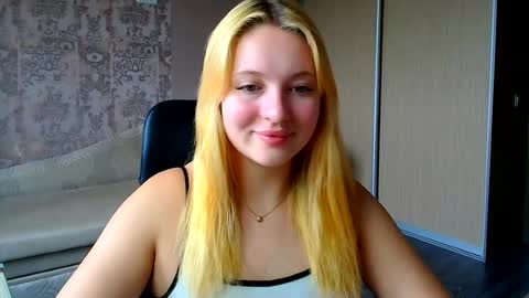 Snapshot of _mila_la_ chatting on July 2026 07:44:01 AM Melanie online show from July 2026 07:44:01 AM