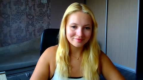 Snapshot of _mila_la_ chatting on August 2026 08:39:02 AM Melanie online show from August 2026 08:39:02 AM