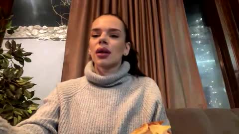 Snapshot of _milagoddess chatting on December 2024 04:02:02 PM AstrideVonTeese online show from December 2024 04:02:02 PM