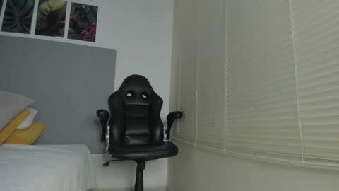 _molly_rosse_ online show from February 2026 12:12:01 PM